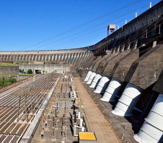 Vista parcial de la central hidroeléctrica paraguayo/brasileña Itaipú.