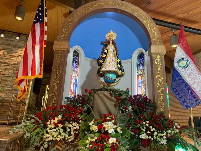 Réplica del retablo de la Virgen de Caacupé en Estado Unidos.