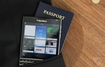 blackberry-passport-63540000000-1160562.jpg
