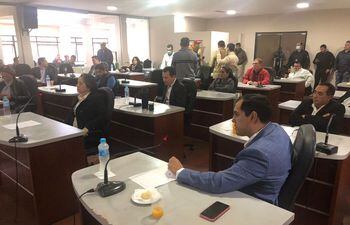 Los concejales departamentales de Alto Paraná en la sesión ordinaria de este martes.