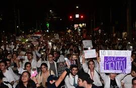 Miles de estudiantes salieron a las calles el martes, hasta inmediaciones de Mburuvicha Róga, en rechazo de la ley Hambre Cero.