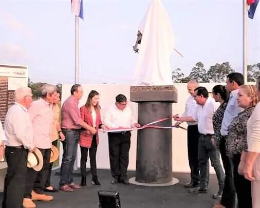 Inauguran monumento en honor a las mujeres paraguayas en Acahay.