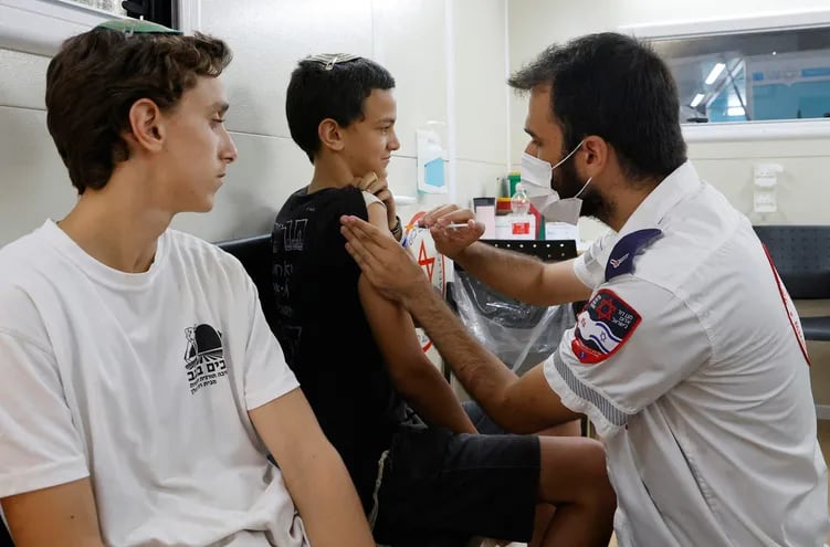 Imagen de referencia. La Sociedad Paraguaya de Pediatría pide a las autoridades sanitarias que los menores de 12 años con comorbilidades sean incluidos en esta etapa de vacunación, en la que se utilizarán dosis del laboratorio Pfizer.