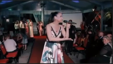 Jussara Cabral hasta cantó durante el evento de beneficencia en Asunción.