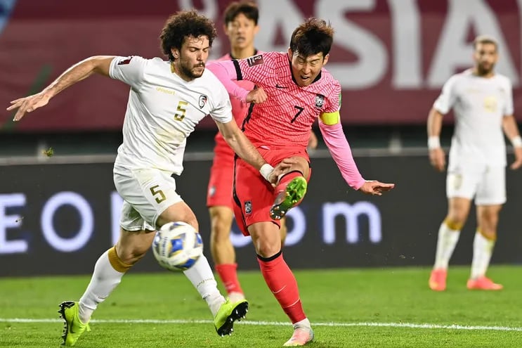 Heung-Min Son (7) anotó un gol para el triunfo de Corea del Sur ante Siria.