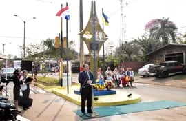 Andrés Trociuk, cónsul honorario de Ucrania en Paraguay, durante el acto del 24 de agosto en Encarnación.