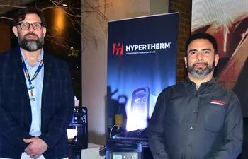 José Gundersheiner y Diego Fernández mostraron el Powermax Sync de Hypertherm.