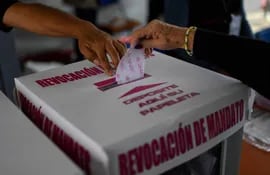 López Obrador gana consulta de revocación pero con reducida participación
