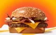 Hasta el 31 de mayo, McDonald’s ofrecerá en edición limitada su icónica hamburguesa cuarto de libra, para disfrutar del mejor sabor.
