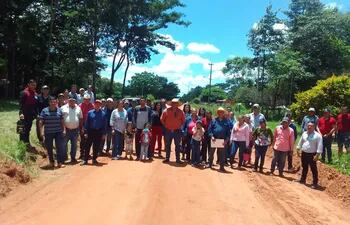 La reunión de los dirigentes de la comisión interdistrital y pobladores de los tres municipìos se realizó en la colonia 2 de Mayo de Yrybucúa.