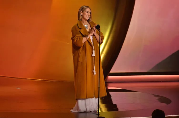 La cantante canadiense Celine Dion en la edición número 66 de los Premios Grammy Awards en el Crypto.com Arena en Los Ángeles.