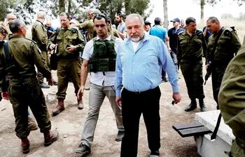 el-ministro-de-defensa-israeli-avigdor-lieberman-centro-advirtio-que-su-pais-atacara-cualquier-implantacion-militar-del-regimen-fundamentalista-193757000000-1705302.jpg