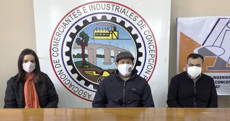 Gremios de Concepción reclamaron ayer en conferencia de prensa a la INC sobre la  falta de cemento.