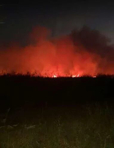 Imagen de los incendios de pastizales, captada por un poblador.
