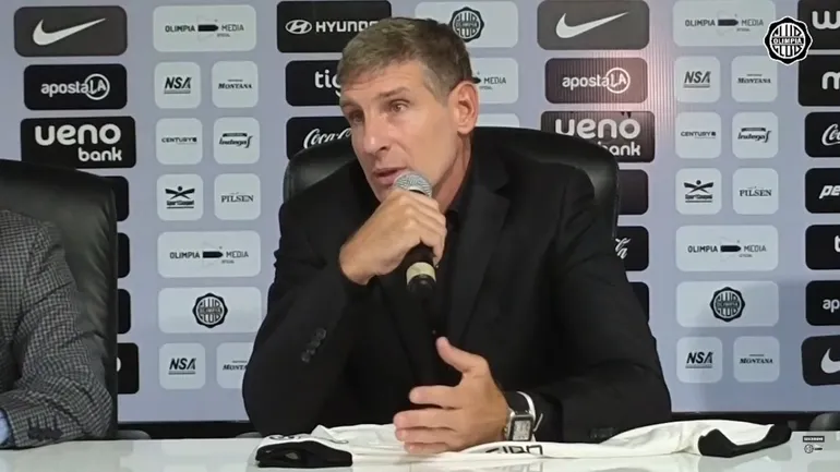 El argentino Martín Palermo en la conferencia de presentación como nuevo entrenador de Olimpia.