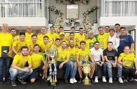 La selección de fútbol de salón de Presidente Franco finalmente recibió la copa del Nacional.