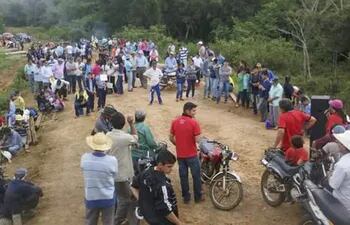 Imagen de una de las tantas manifestaciones realizadas por pobladores de la zona para exigir la ruta asfaltada