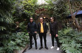 Paul Banks, Sam Fogarino y Daniel Kessler, integrantes del grupo de rock Interpol, en un hotel de la Ciudad de México.