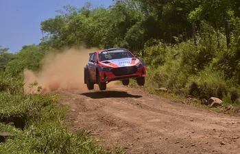 Fabrizio Zaldívar logró ayer su segundo triunfo en el Campeonato Nacional de Rally, esta vez el de Alto Paraná, pero en Cordillera.
