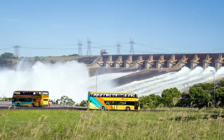 Una de las últimas vistas de la zona del vertedero de Itaipú, atracción turística de la Central Hidroeléctrica.