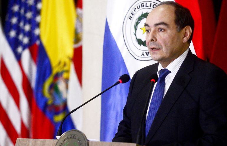 El ministro de Relaciones Exteriores, Antonio Rivas Palacios, al anunciar ayer en CancillerÃ­a  la integraciÃ³n de una comisiÃ³n que asesorarÃ¡ en la renegociaciÃ³n con el Brasil del Tratado de ItaipÃº.