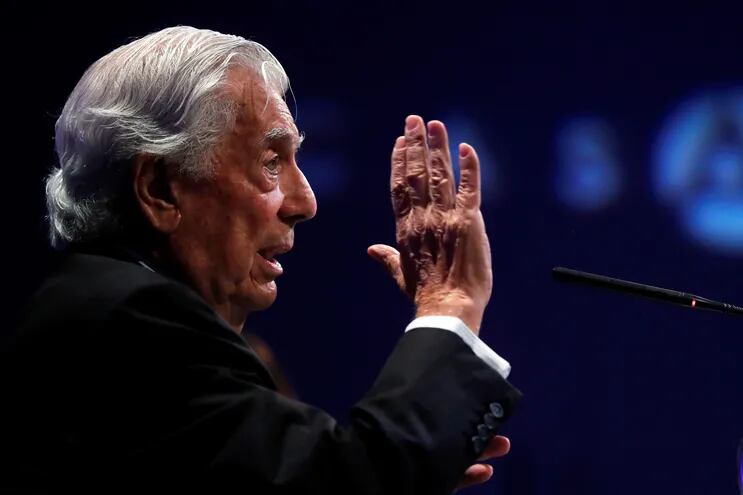 El Premio Nobel de Literatura, Mario Vargas Llosa, durante la presentación este martes de su nueva novela, "Tiempos recios".