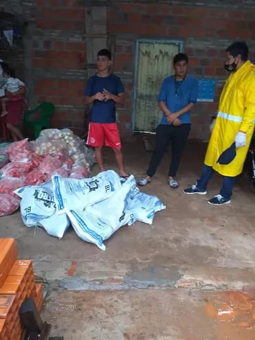 Alimentos donados por la Municipalidad de Asunción a la organización Jóvenes Voluntarios del Bañado Sur para realizar ollas populares, el 4 de diciembre de 2020 (Foto del Facebook de la organización)