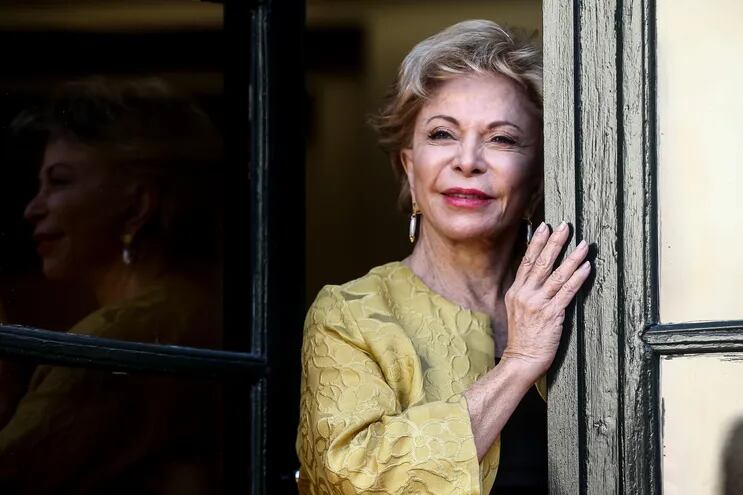 La escritora chilena Isabel Allende recibió este lunes el Premio Internacional de Novel Histórica Barcino, que concede el Ayuntamiento de Barcelona, y que el jurado le otorgó por su implicación con la época que le ha tocado vivir y haber preservado la memoria de su país.