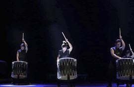 El grupo Tago busca destacar en escena los instrumentos de percusión tradicionales de Corea.