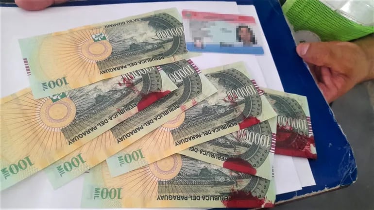 Extraen billetes entintados de un cajero automático en Asunción
