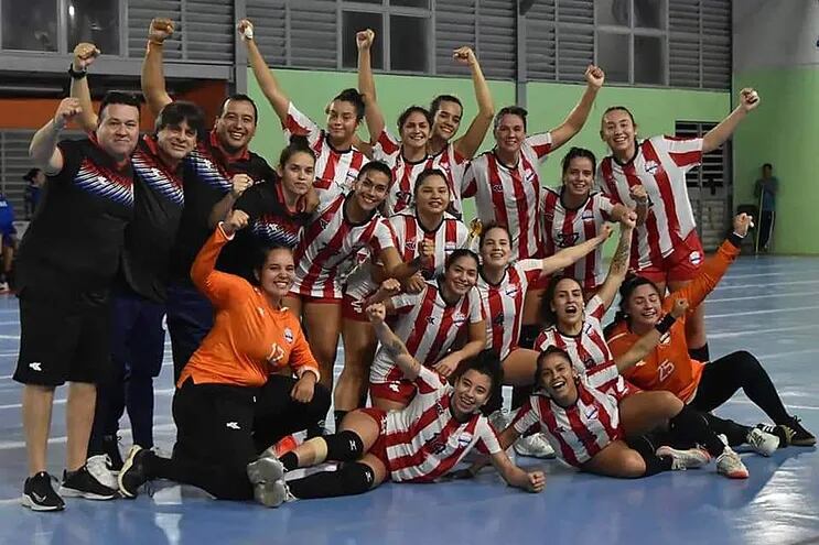 Las Guerreras que consiguieron el pasaporte al mundial de Escandinavia, tras ganar el Repechaje en Managua, logrando el campeonato.