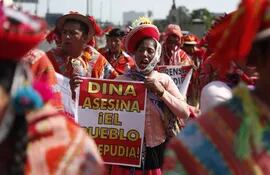 Fotografía de archivo: indígenas provenientes de la población cuzqueña de Ollantaytambo participan en una manifestación contra la presidenta Dina Boluarte en Lima (Perú).