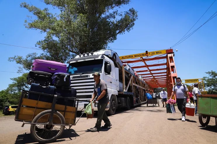 Desde el lunes 15 habilitan de nuevo el transporte de productos perecederos por el paso fronterizo Puerto Falcón-Clorinda.