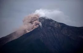 vista-general-del-volcan-de-fuego-aun-activo-hoy-163105000000-1720804.JPG