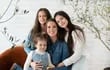 ¡Hermosas, madre e hijas! Paola Maltese junto a Annick, Rinske y Saskia.