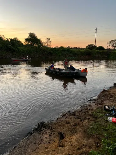 La Armada localizó dos cuerpos en el río Paraguay.