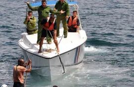 Un grupo de 14 migrantes fue detenido este domingo en altamar cerca de la costa oeste de Puerto Rico.