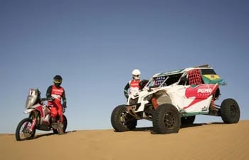 El guatemalteco Francisco Arredondo en motos y Óscar Santos, componen el equipo para el Dakar.