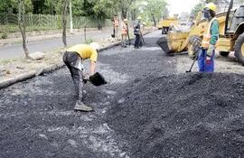 Con la fábrica de asfalto propia, la Municipalidad de CDE pretende pavimentar alrededor de un kilómetro por día.