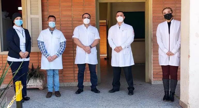 La licenciada Rosa Ovelar y los doctores Raúl Fanego, Rolando Sosa, Luis Prats y Sofía Ramos.