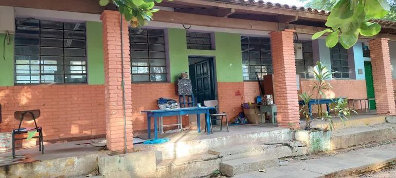 Padres de la escuela Capitán Mauricio José Troche de Zeballos Cué suspendieron protesta ante promesas de reparaciones en pabellones clausurados.
