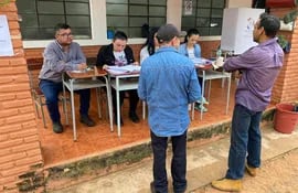 En las elecciones internas del PLRA y la ANR que se realizan en San Alfredo, hasta el momento no se han registrado incidentes.