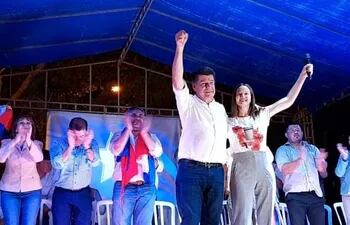 Efraín Alegre y Soledad Núñez, participaron anoche del cierre de campaña de la Concertación en la ciudad de Pilar.