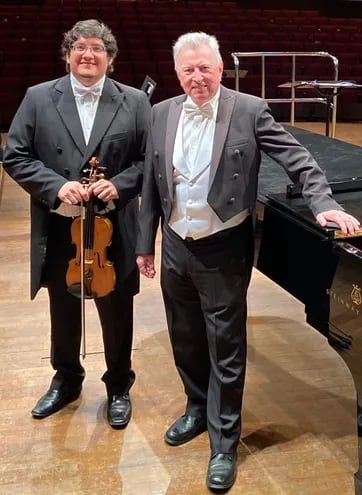 El violinista Gustavo Barrientos y el maestro Luis Szarán, quienes tras compartir escenarios en varios países del mundo, esta vez coincidirán en el Municipal “Ignacio A. Pane”.