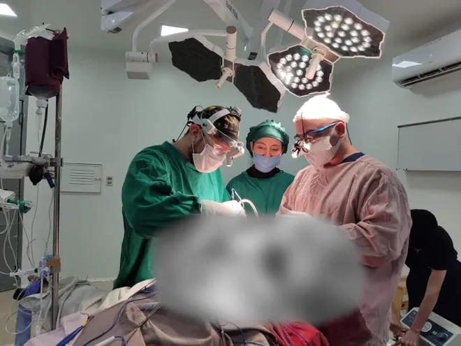 Primera intervención exitosa de fijación de columna lumbar, en el Hospital Regional de Encarnación.