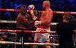 Tyson Fury venció a Dillian Whyte para retener el título de peso pesado del Consejo Mundial de Boxeo en el Wembley Stadium.