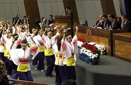 jovenes-descendientes-japoneses-exponen-una-danza-tradicional-en-la-sede-del-poder-legislativo--221637000000-1464178.jpg