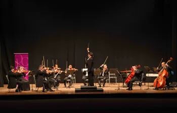 La OCMA, dirigida por el maestro Miguel Ángel Echeverría, ofrecerá esta noche su tradicional concierto navideño.