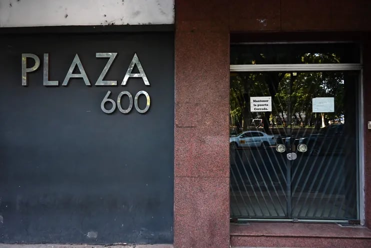 El edificio Plaza 600, ubicado en Eusebio Ayala N° 600, se encuentra cerrado para precautelar evidencias y en espera de una intervención fiscal, se reportó.