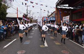 Con un colorido desfile estudiantil la ciudad de Ñemby festejó su 123 aniversario como distrito